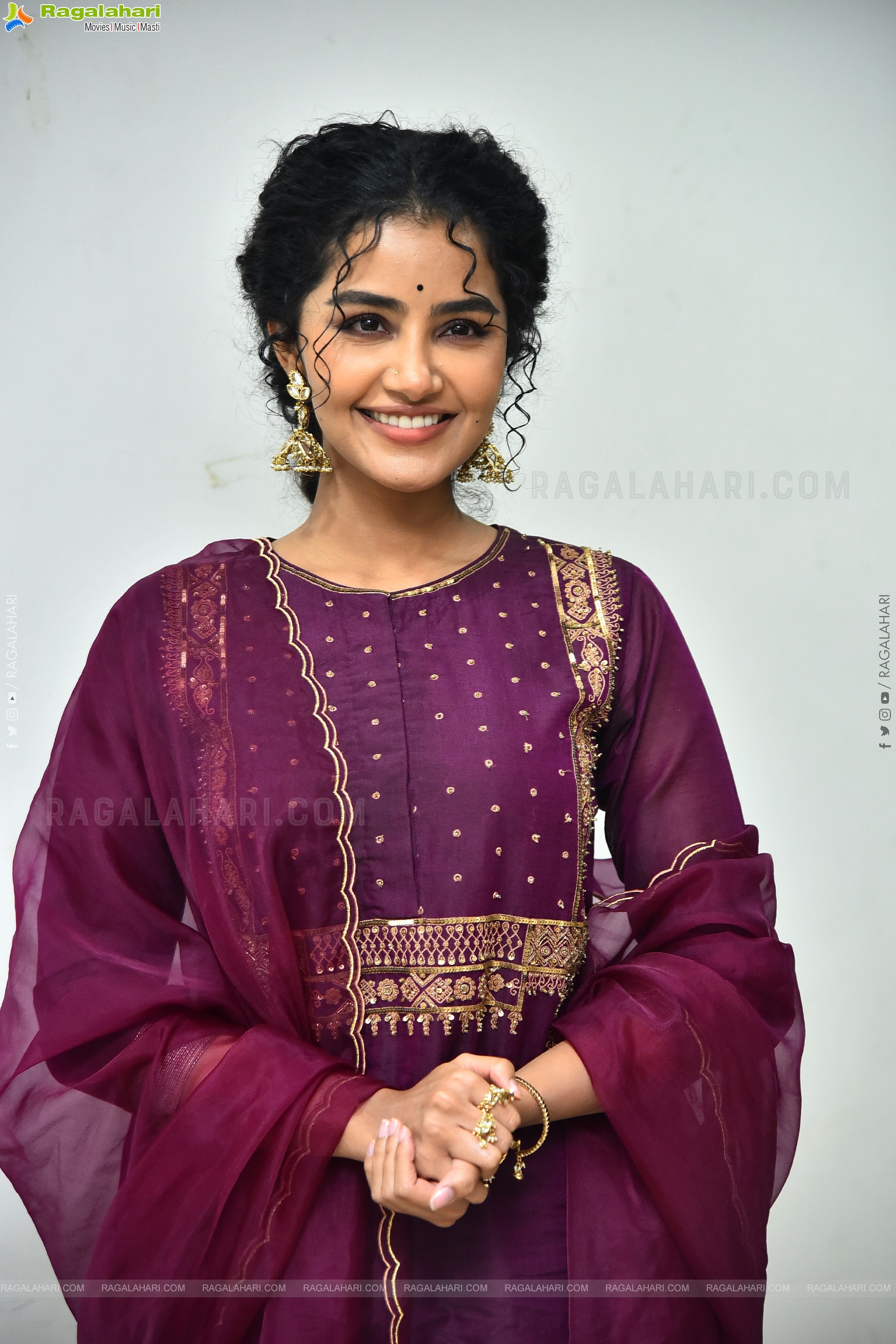 Anupama Parameswaran at Paradha Press Meet, HD Gallery