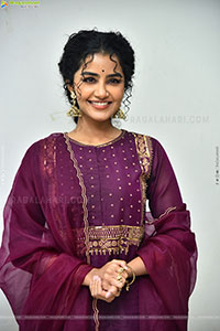 Anupama Parameswaran at Paradha Press Meet, HD Gallery 