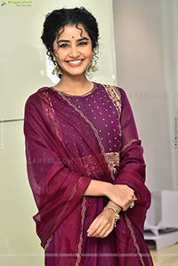 Anupama Parameswaran at Paradha Press Meet, HD Gallery 