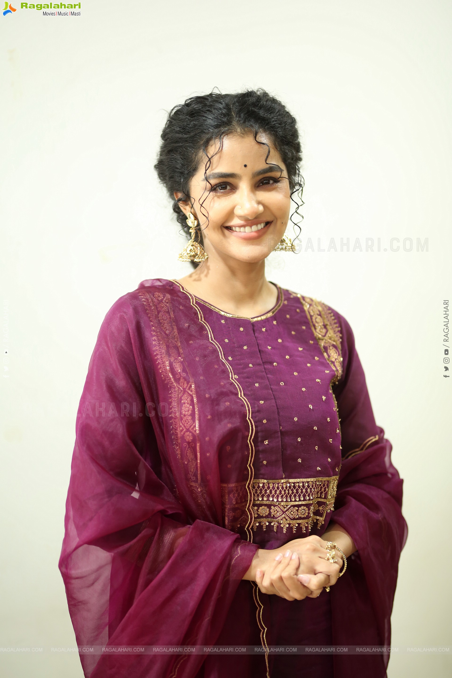 Anupama Parameswaran at Paradha Press Meet, HD Gallery