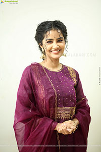 Anupama Parameswaran at Paradha Press Meet, HD Gallery 
