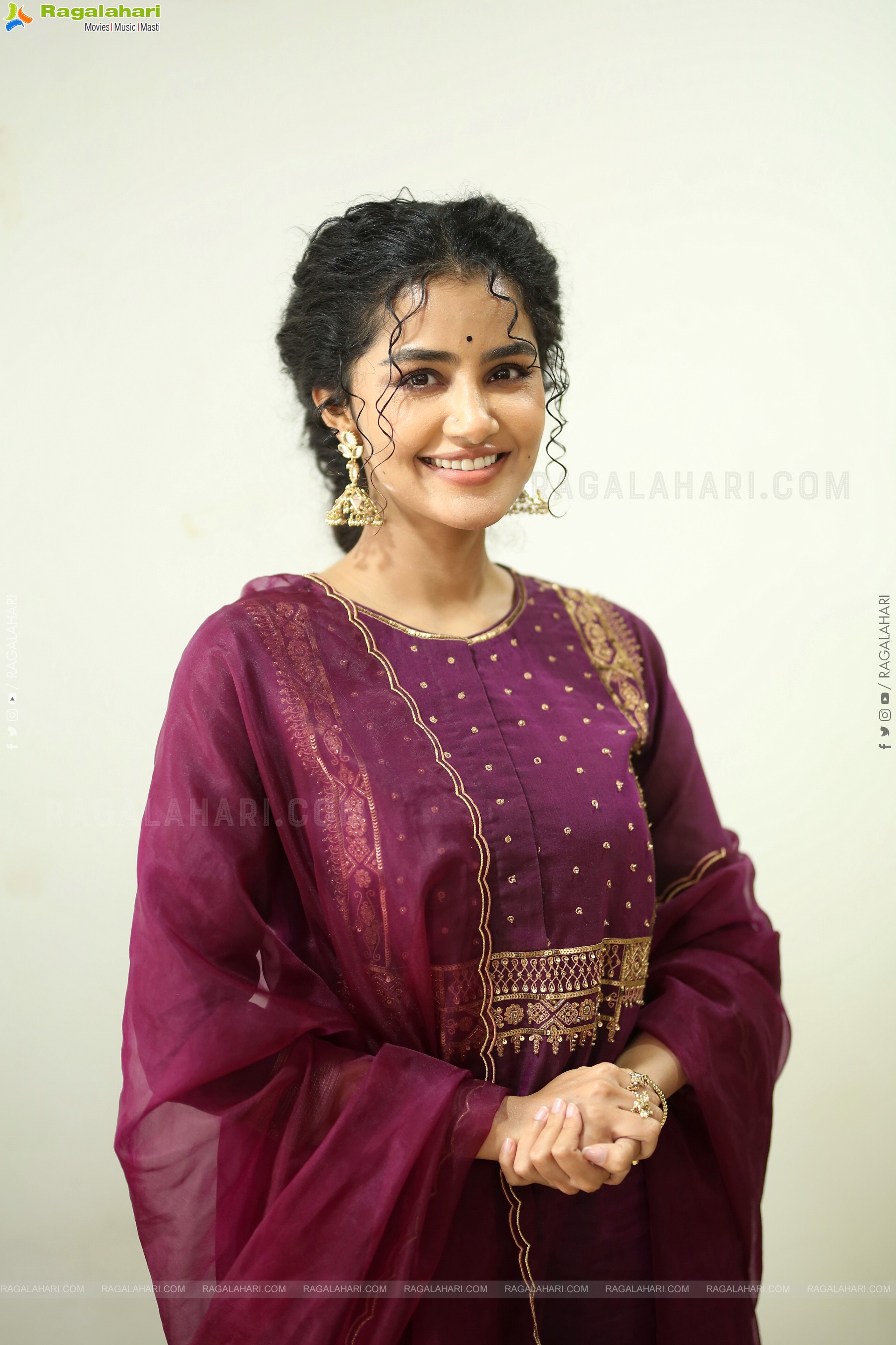 Anupama Parameswaran at Paradha Press Meet, HD Gallery