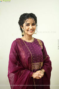Anupama Parameswaran at Paradha Press Meet, HD Gallery 
