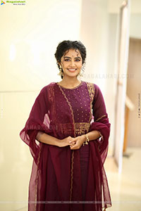 Anupama Parameswaran at Paradha Press Meet, HD Gallery 