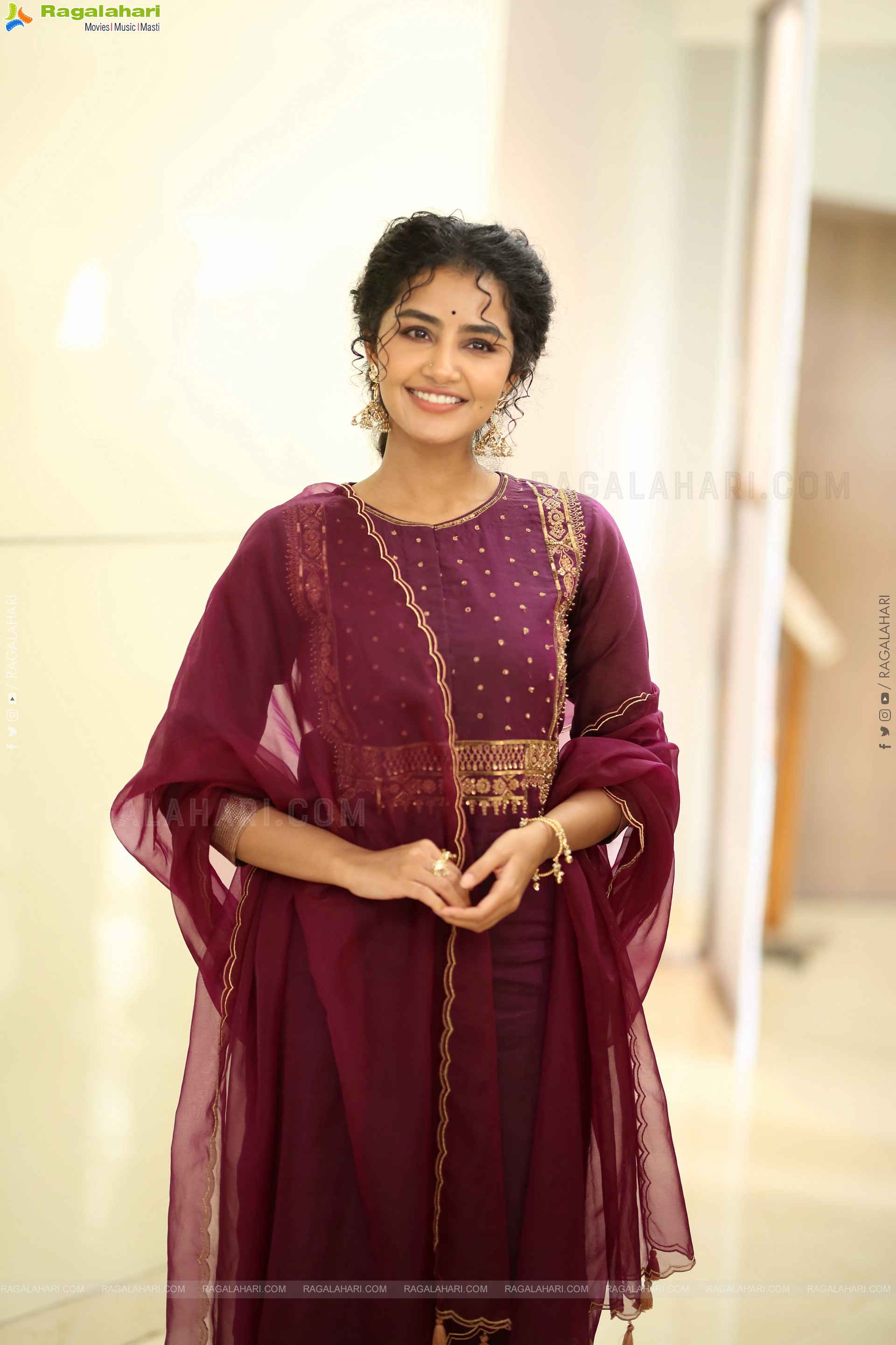 Anupama Parameswaran at Paradha Press Meet, HD Gallery