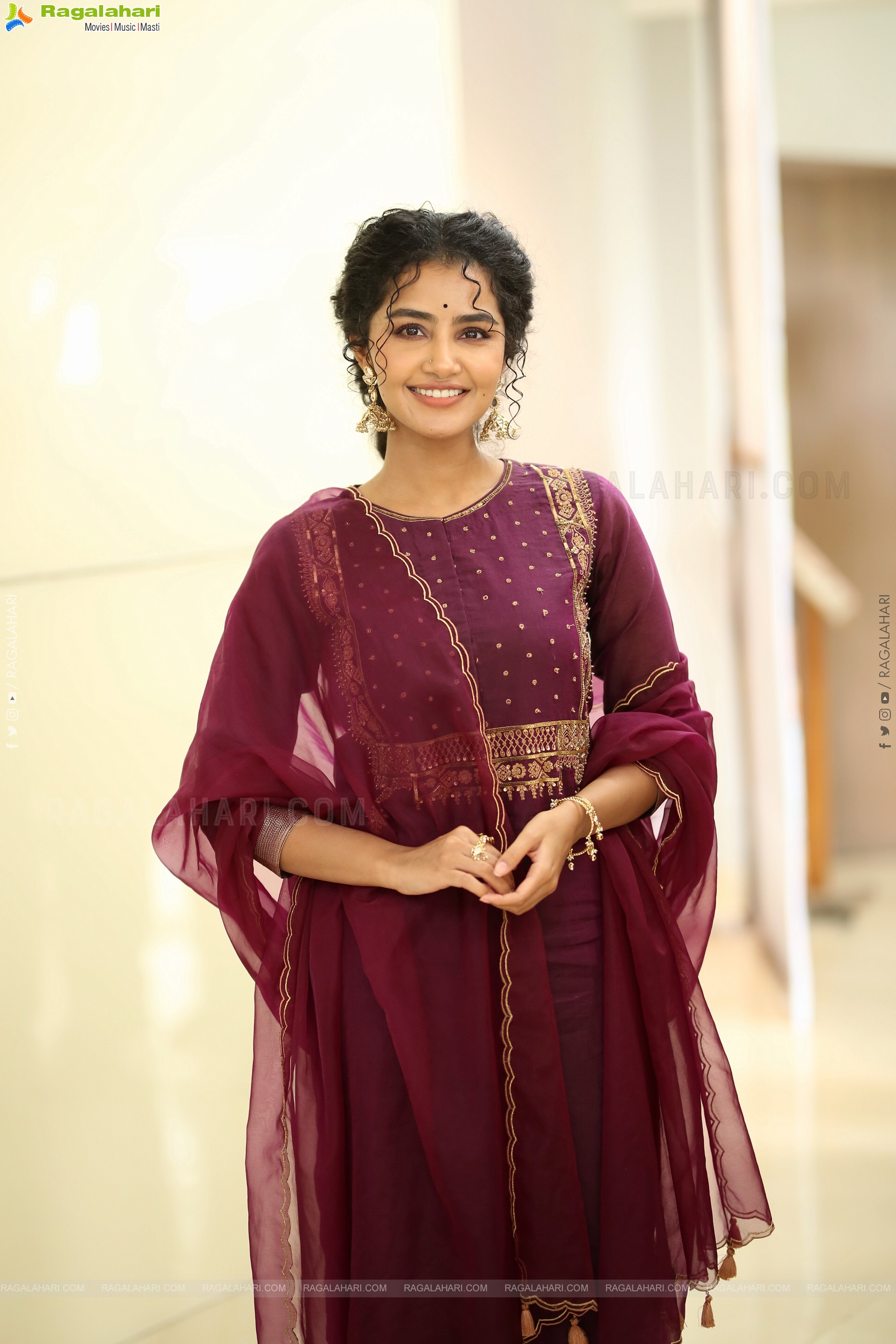 Anupama Parameswaran at Paradha Press Meet, HD Gallery