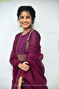 Anupama Parameswaran at Paradha Press Meet, HD Gallery 
