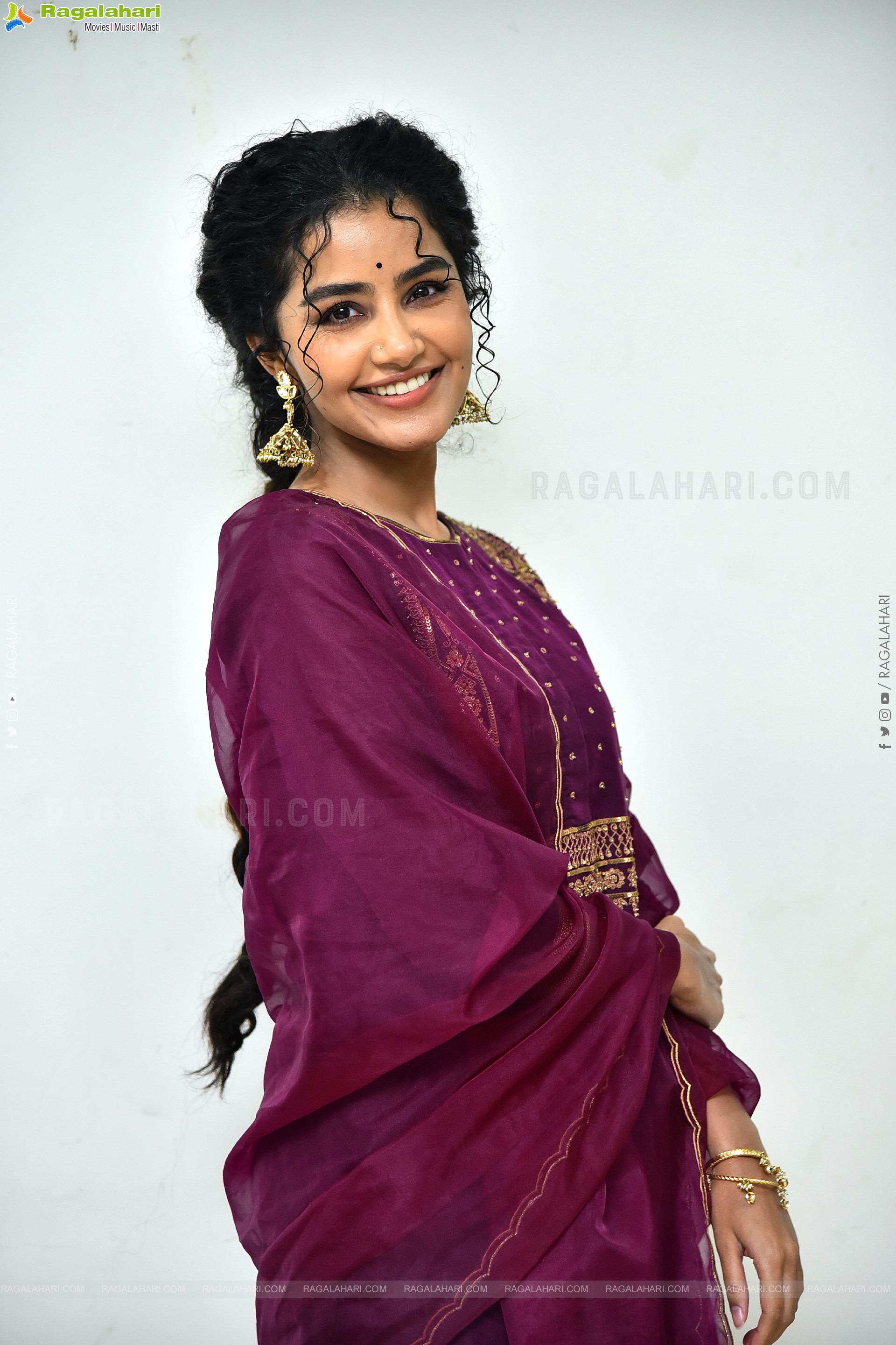 Anupama Parameswaran at Paradha Press Meet, HD Gallery
