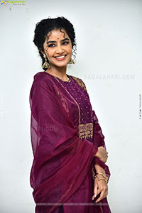 Anupama Parameswaran at Paradha Press Meet, HD Gallery 