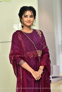 Anupama Parameswaran at Paradha Press Meet, HD Gallery 