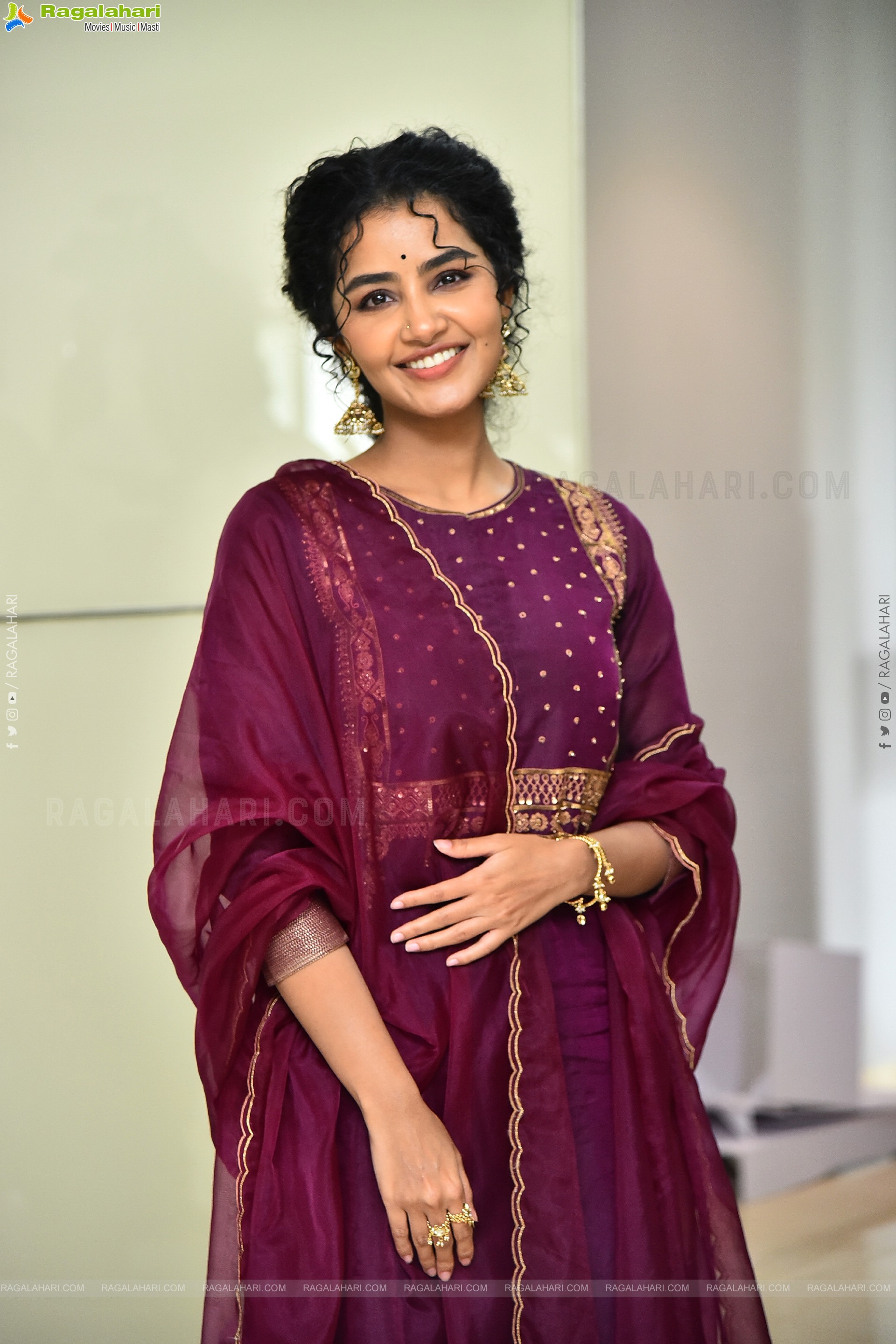 Anupama Parameswaran at Paradha Press Meet, HD Gallery