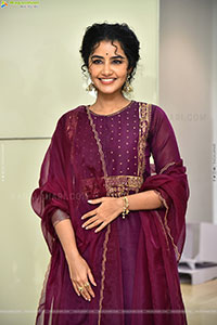 Anupama Parameswaran at Paradha Press Meet, HD Gallery 