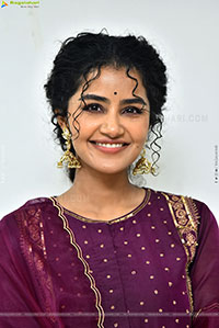 Anupama Parameswaran at Paradha Press Meet, HD Gallery 