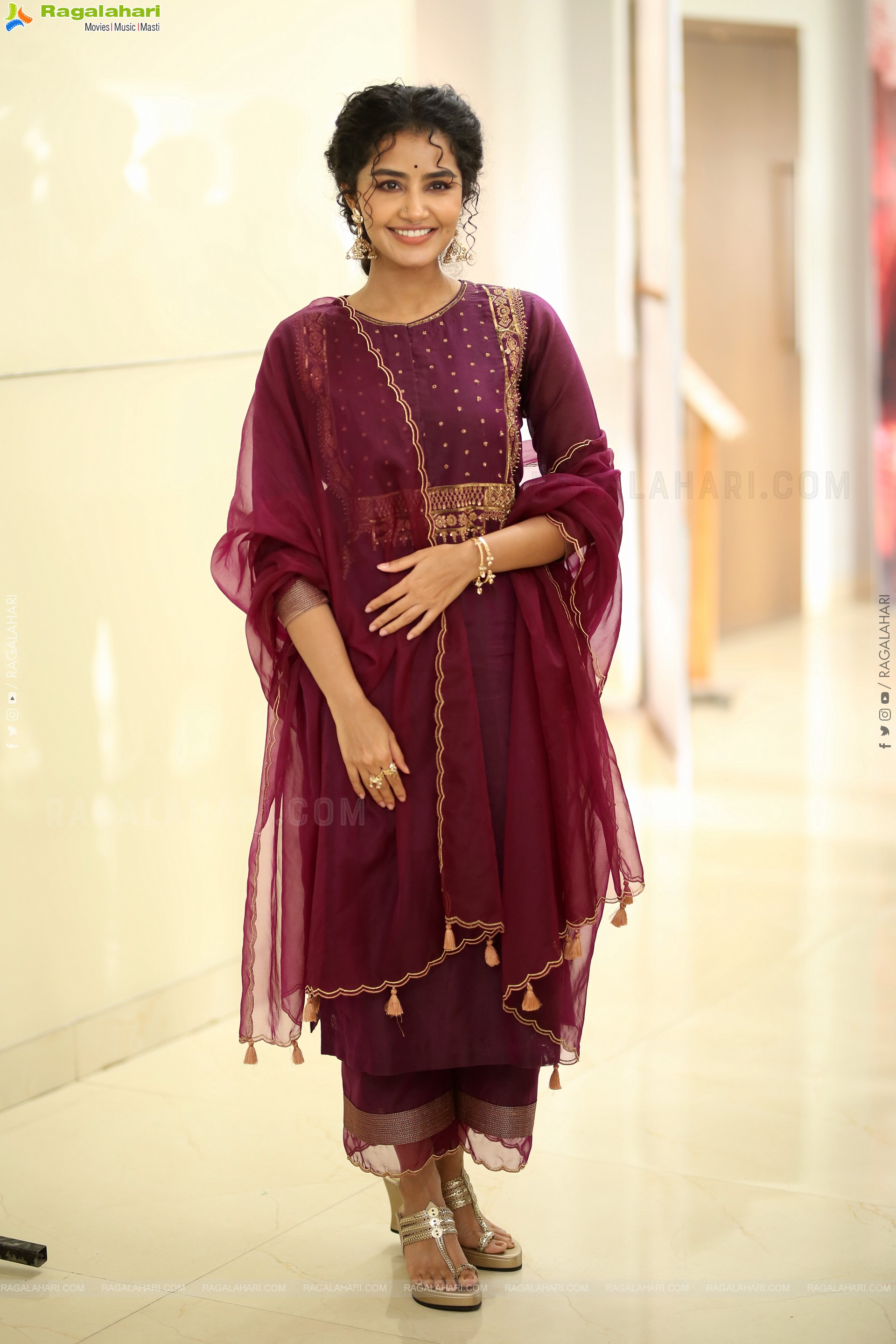 Anupama Parameswaran at Paradha Press Meet, HD Gallery