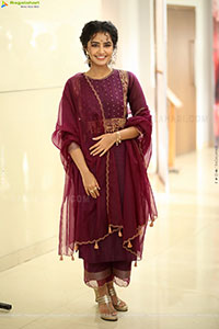 Anupama Parameswaran at Paradha Press Meet, HD Gallery 
