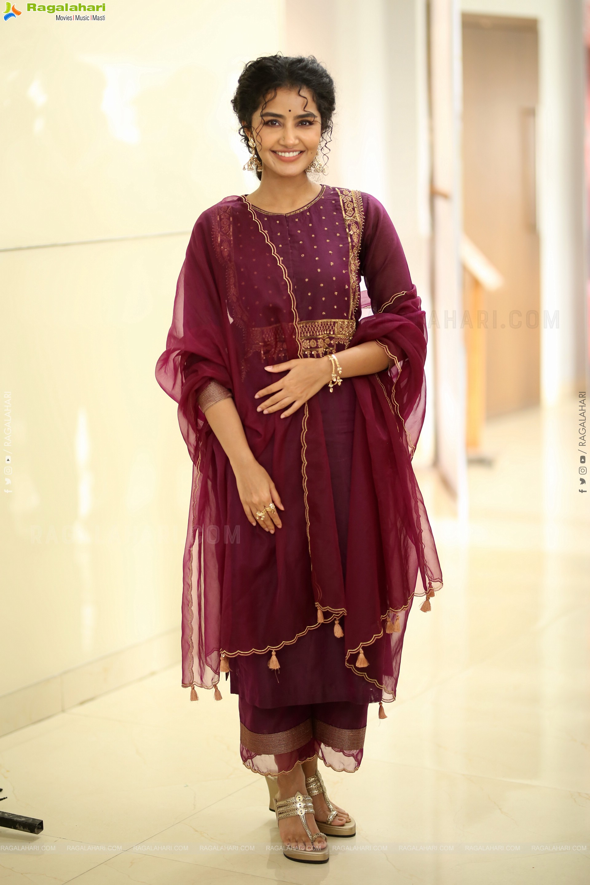 Anupama Parameswaran at Paradha Press Meet, HD Gallery
