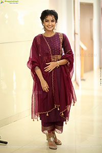 Anupama Parameswaran at Paradha Press Meet, HD Gallery 