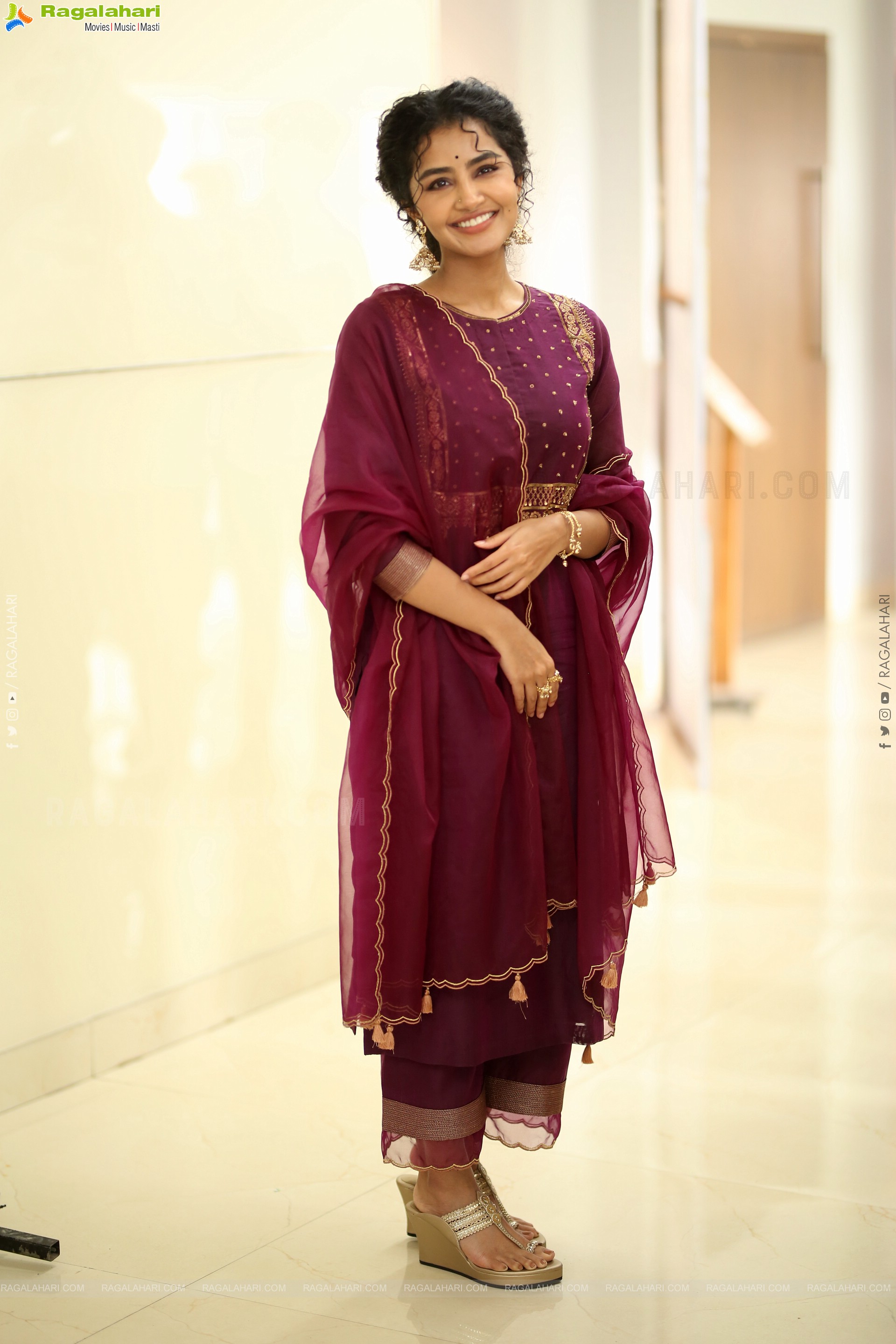 Anupama Parameswaran at Paradha Press Meet, HD Gallery