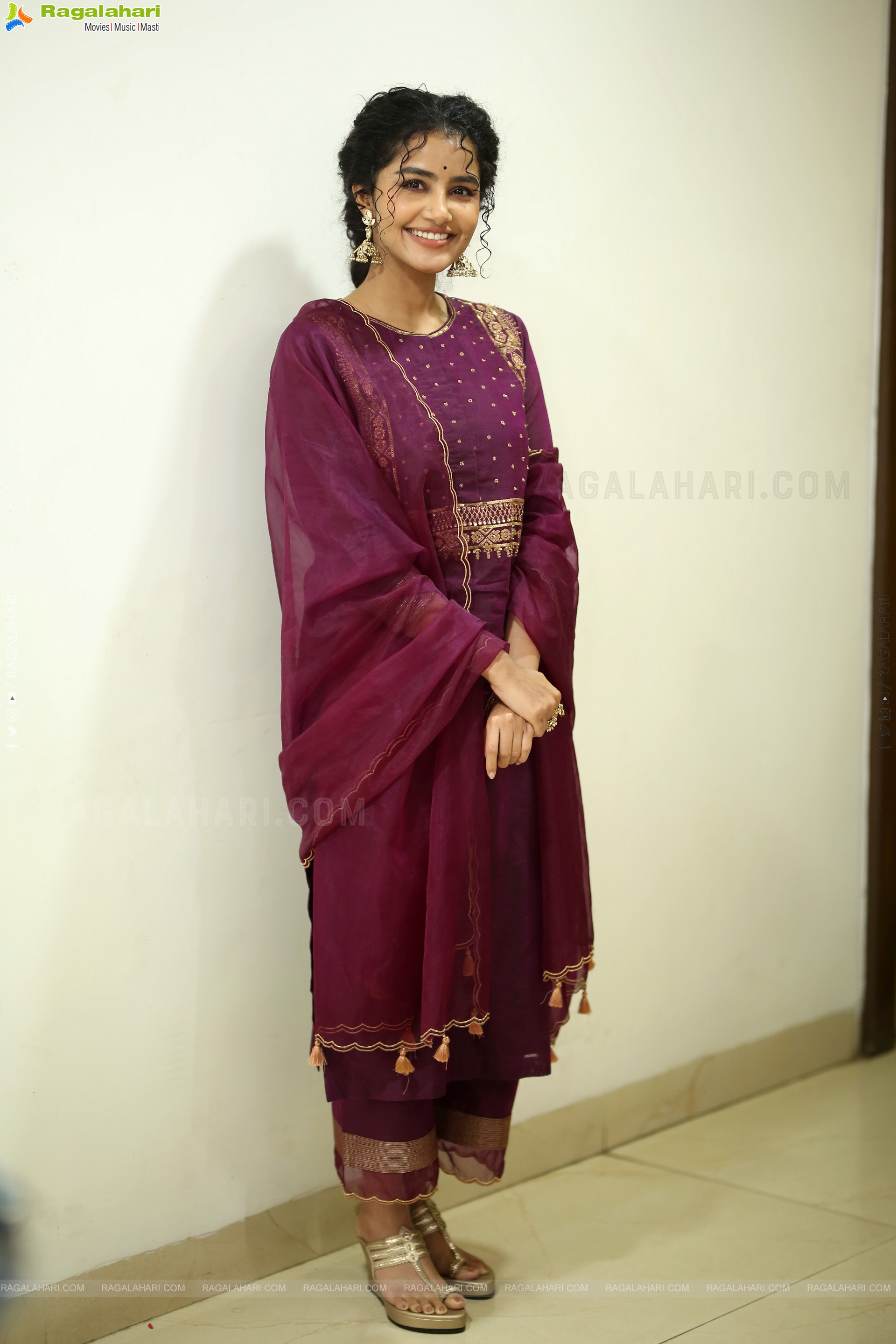 Anupama Parameswaran at Paradha Press Meet, HD Gallery