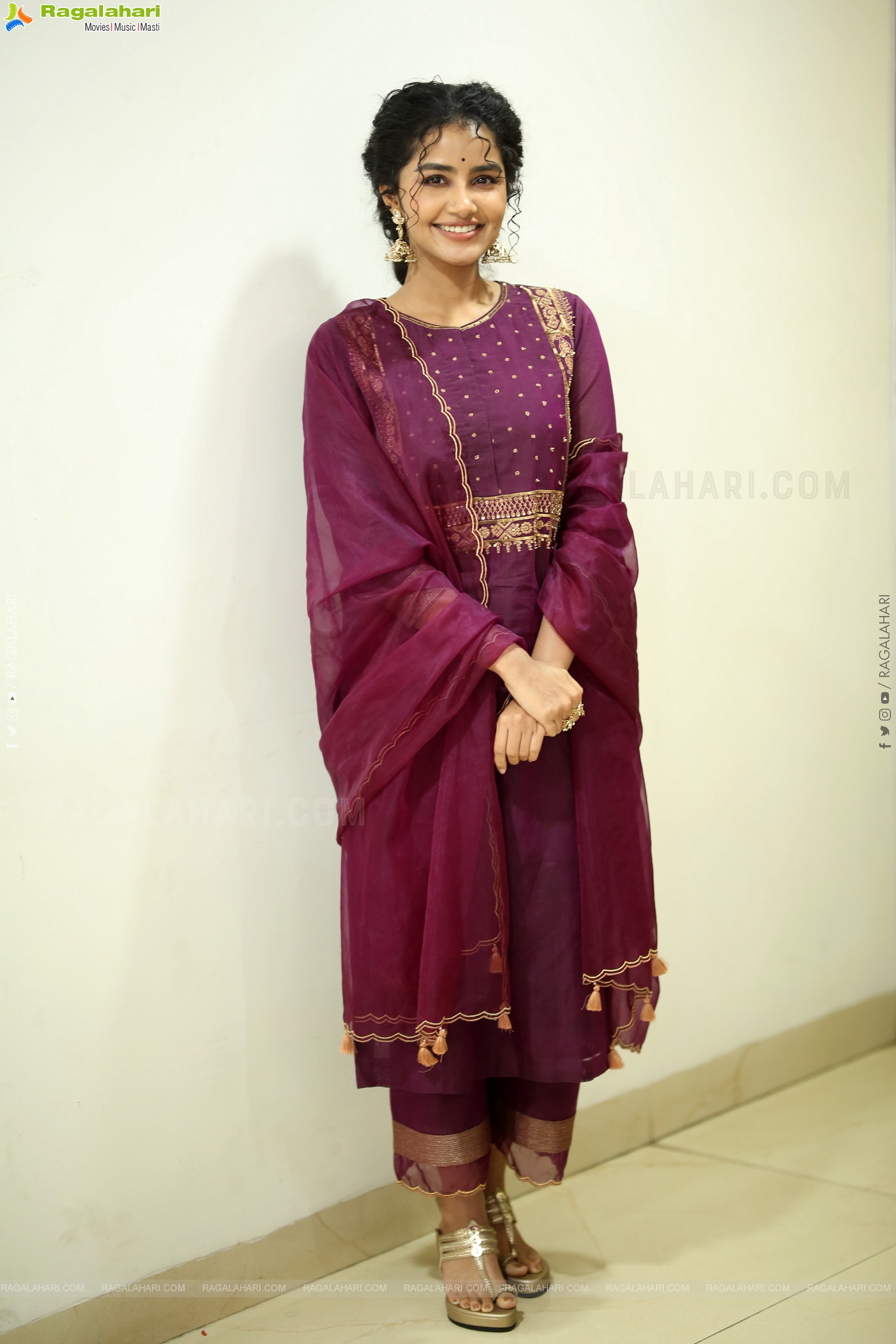 Anupama Parameswaran at Paradha Press Meet, HD Gallery