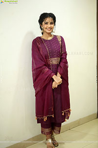 Anupama Parameswaran at Paradha Press Meet, HD Gallery 