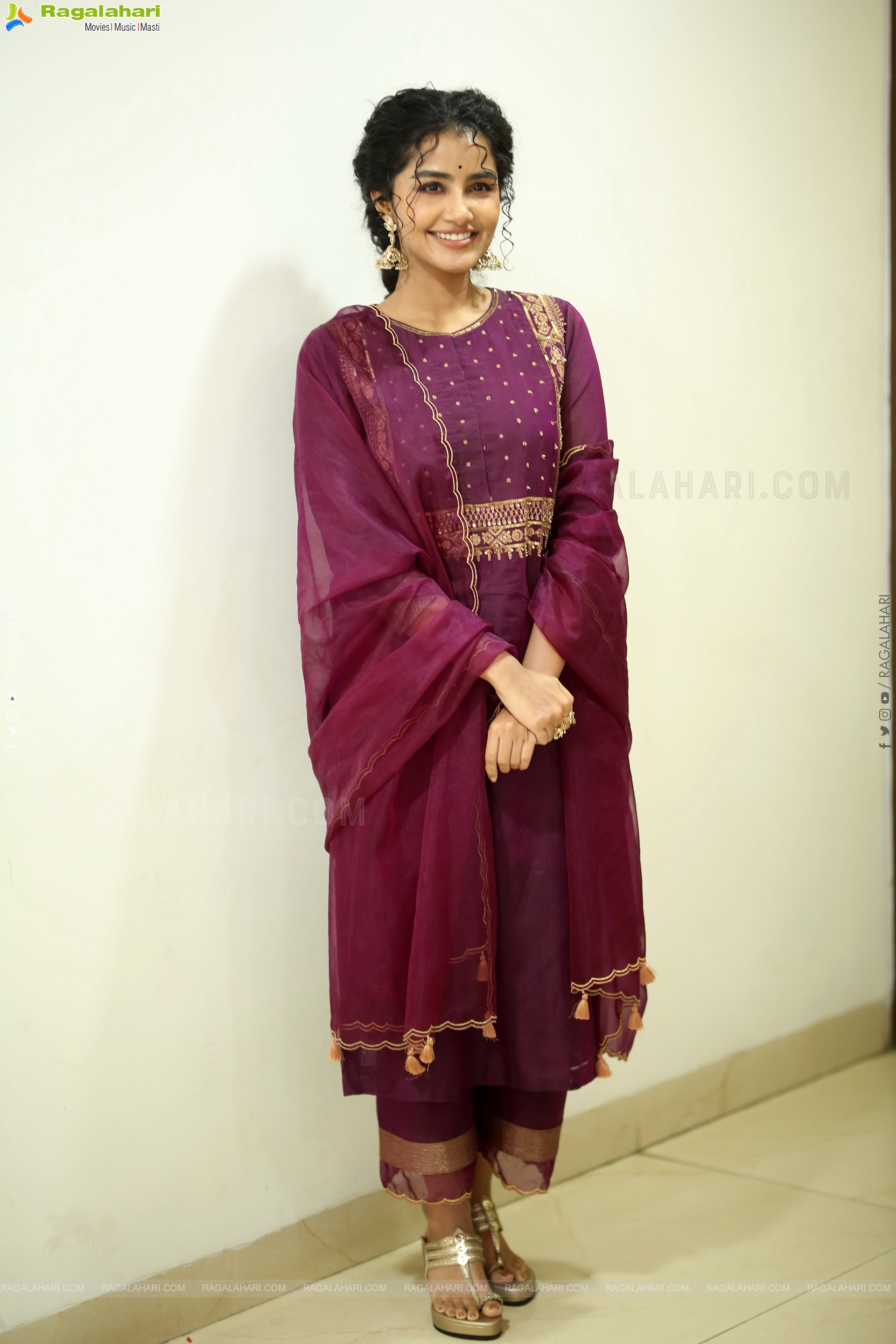 Anupama Parameswaran at Paradha Press Meet, HD Gallery