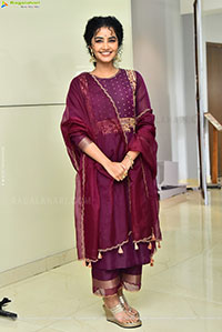Anupama Parameswaran at Paradha Press Meet, HD Gallery 