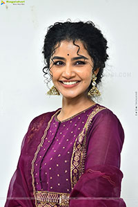 Anupama Parameswaran at Paradha Press Meet, HD Gallery 