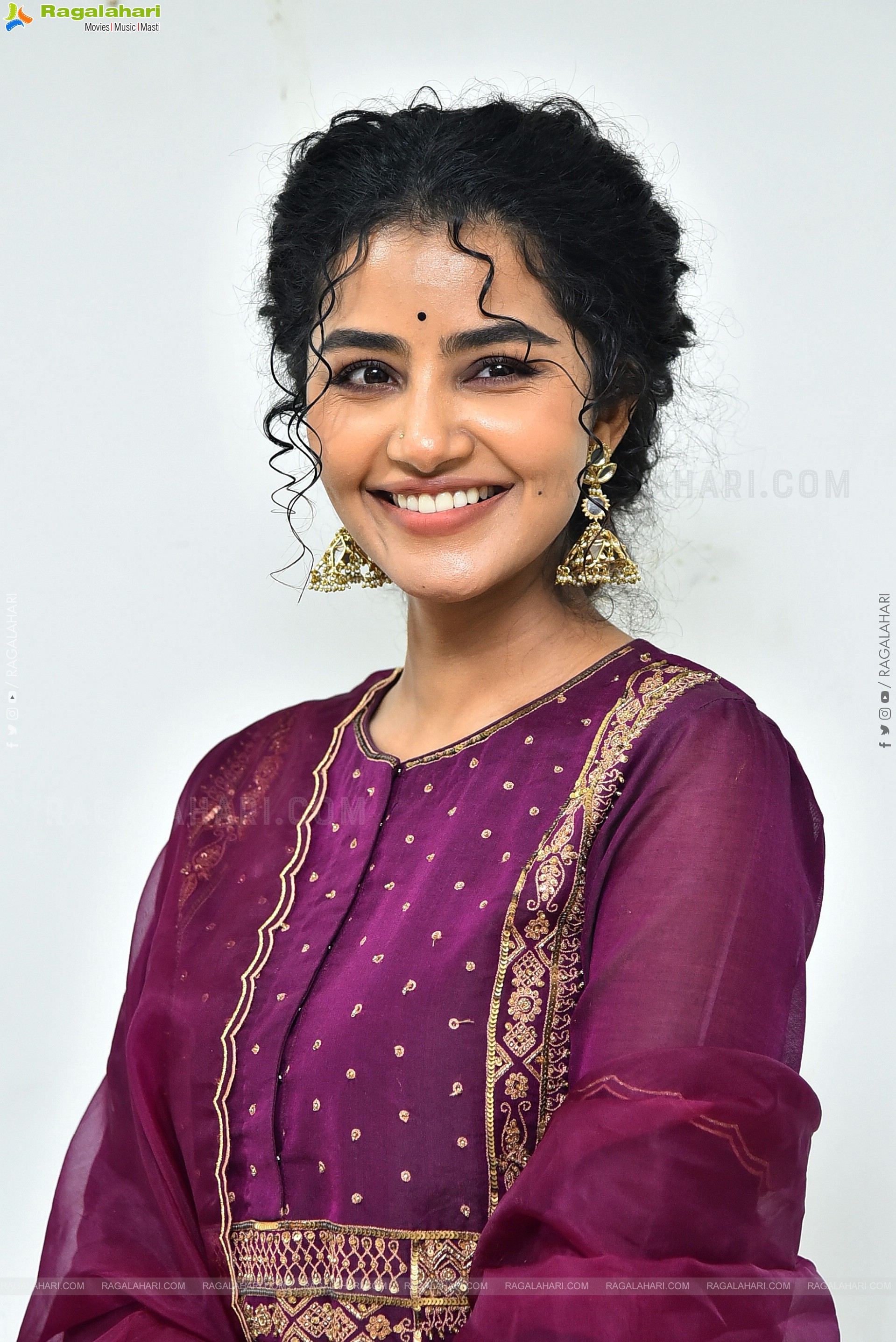 Anupama Parameswaran at Paradha Press Meet, HD Gallery