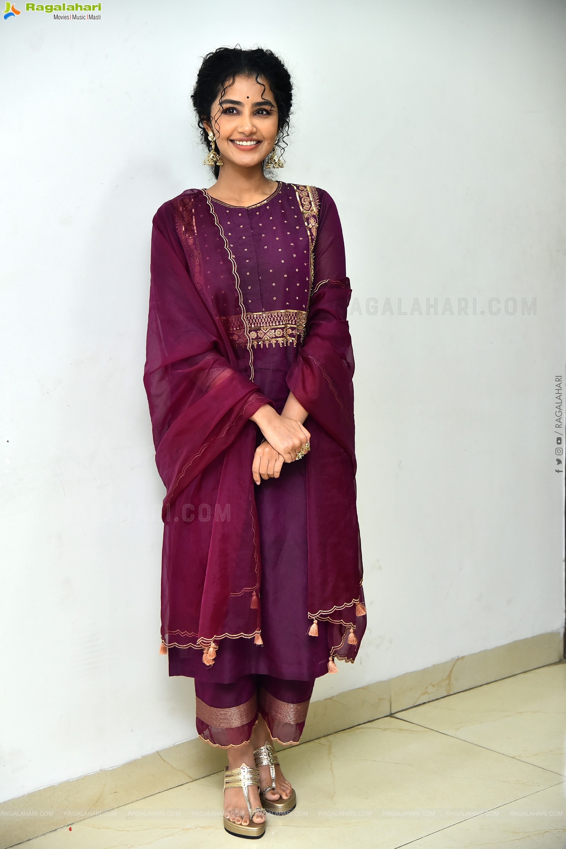 Anupama Parameswaran at Paradha Press Meet, HD Gallery