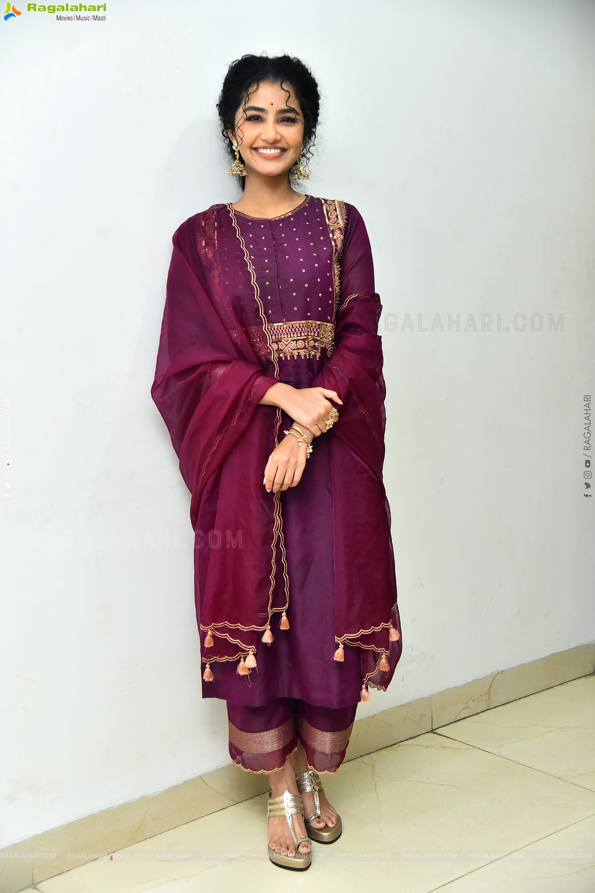 Anupama Parameswaran at Paradha Press Meet, HD Gallery