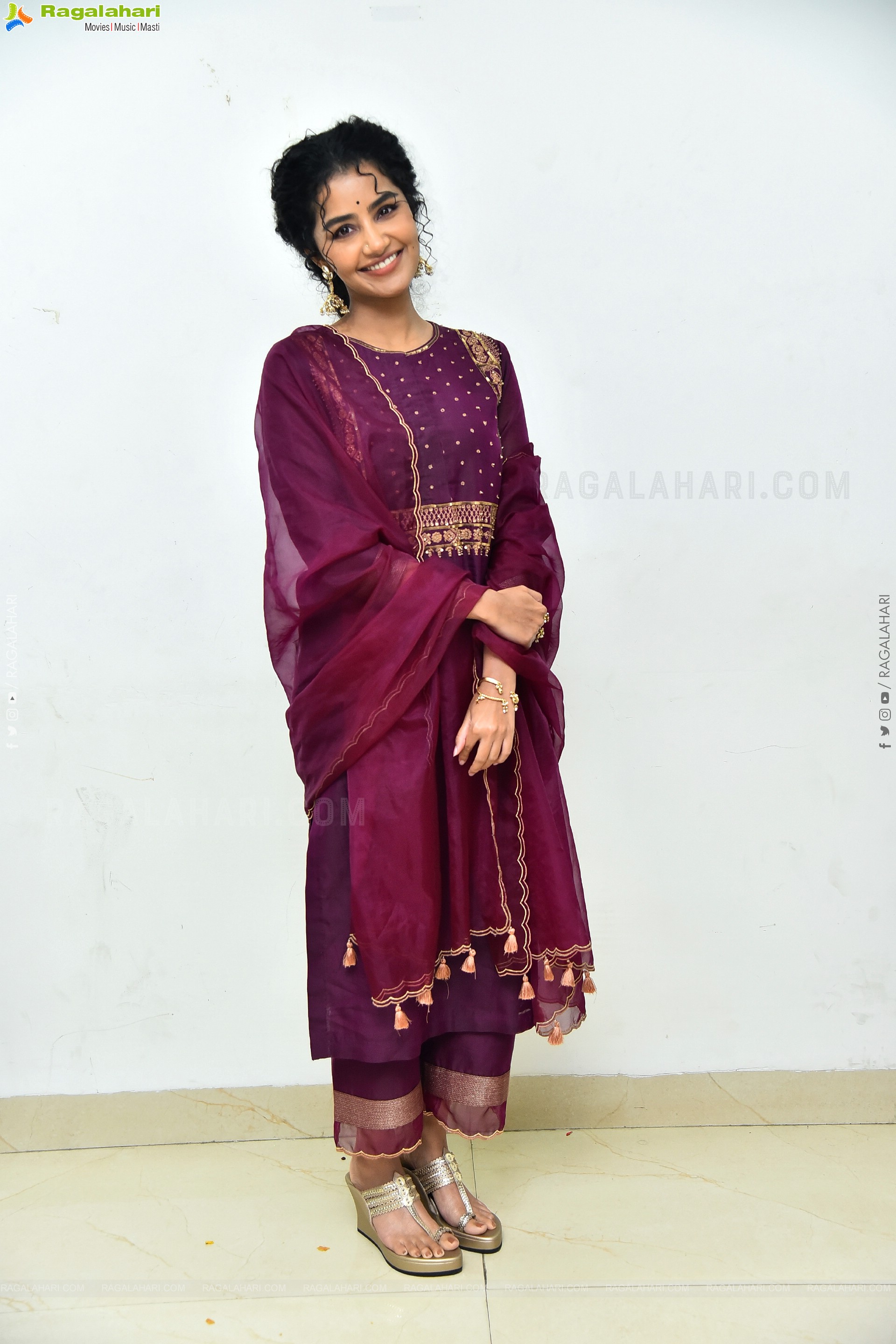 Anupama Parameswaran at Paradha Press Meet, HD Gallery