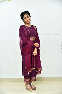 Anupama Parameswaran at Paradha Press Meet, HD Gallery 