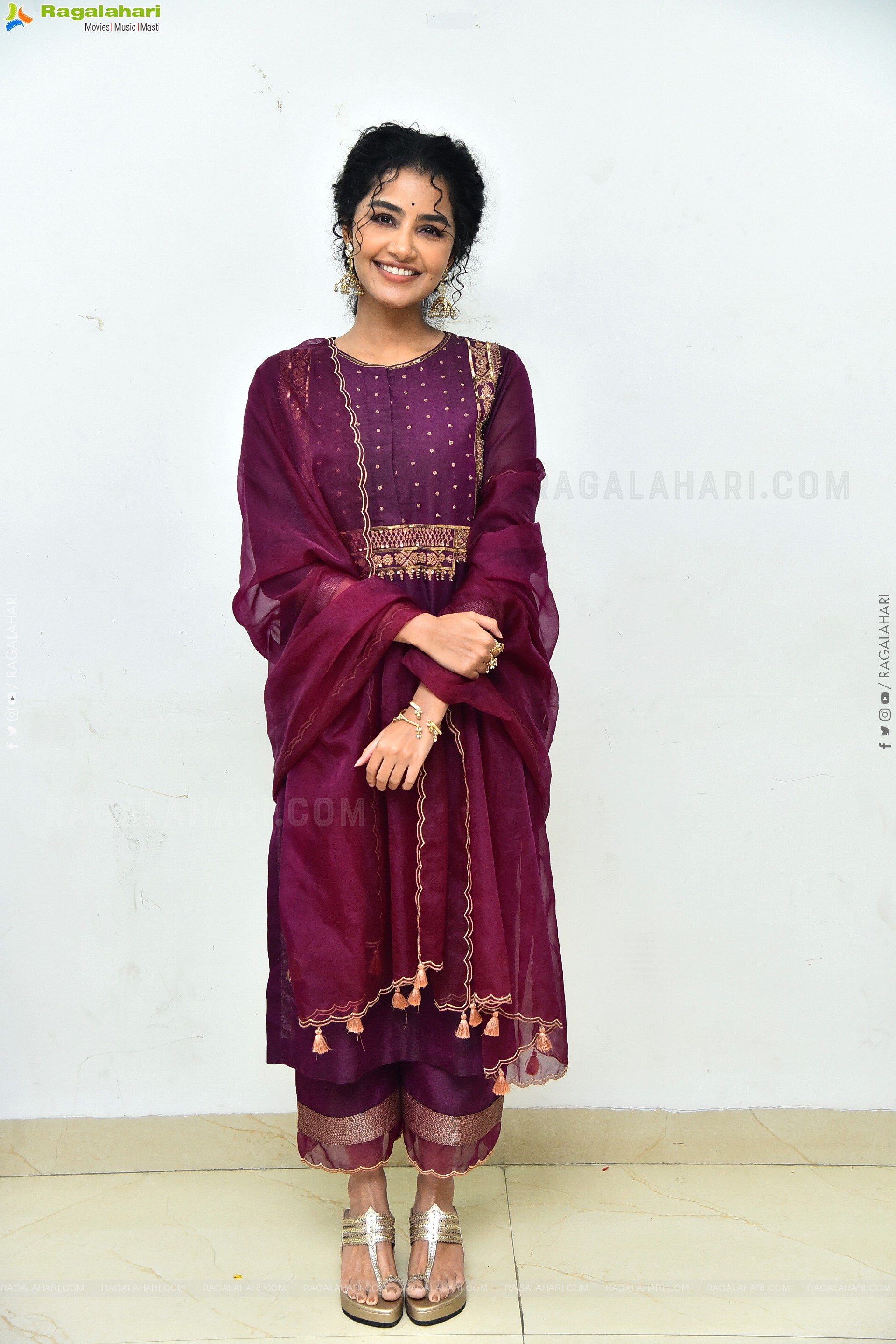 Anupama Parameswaran at Paradha Press Meet, HD Gallery