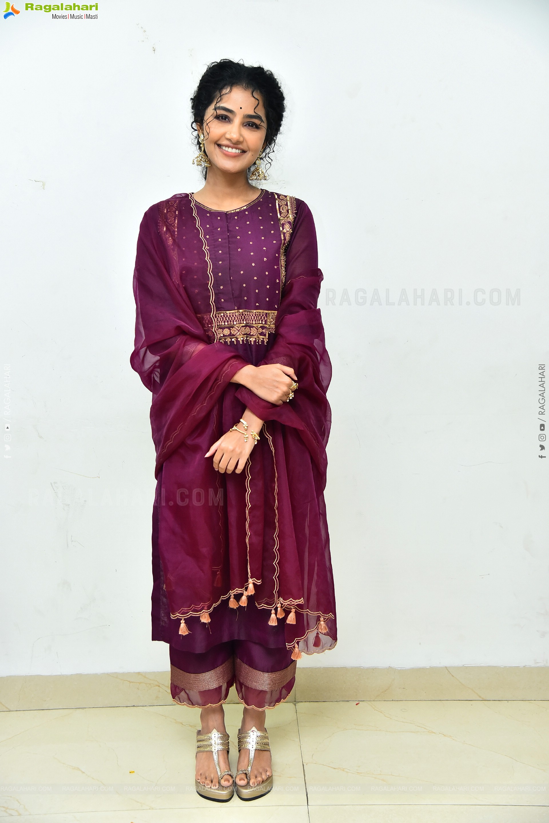 Anupama Parameswaran at Paradha Press Meet, HD Gallery