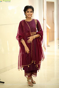 Anupama Parameswaran at Paradha Press Meet, HD Gallery 