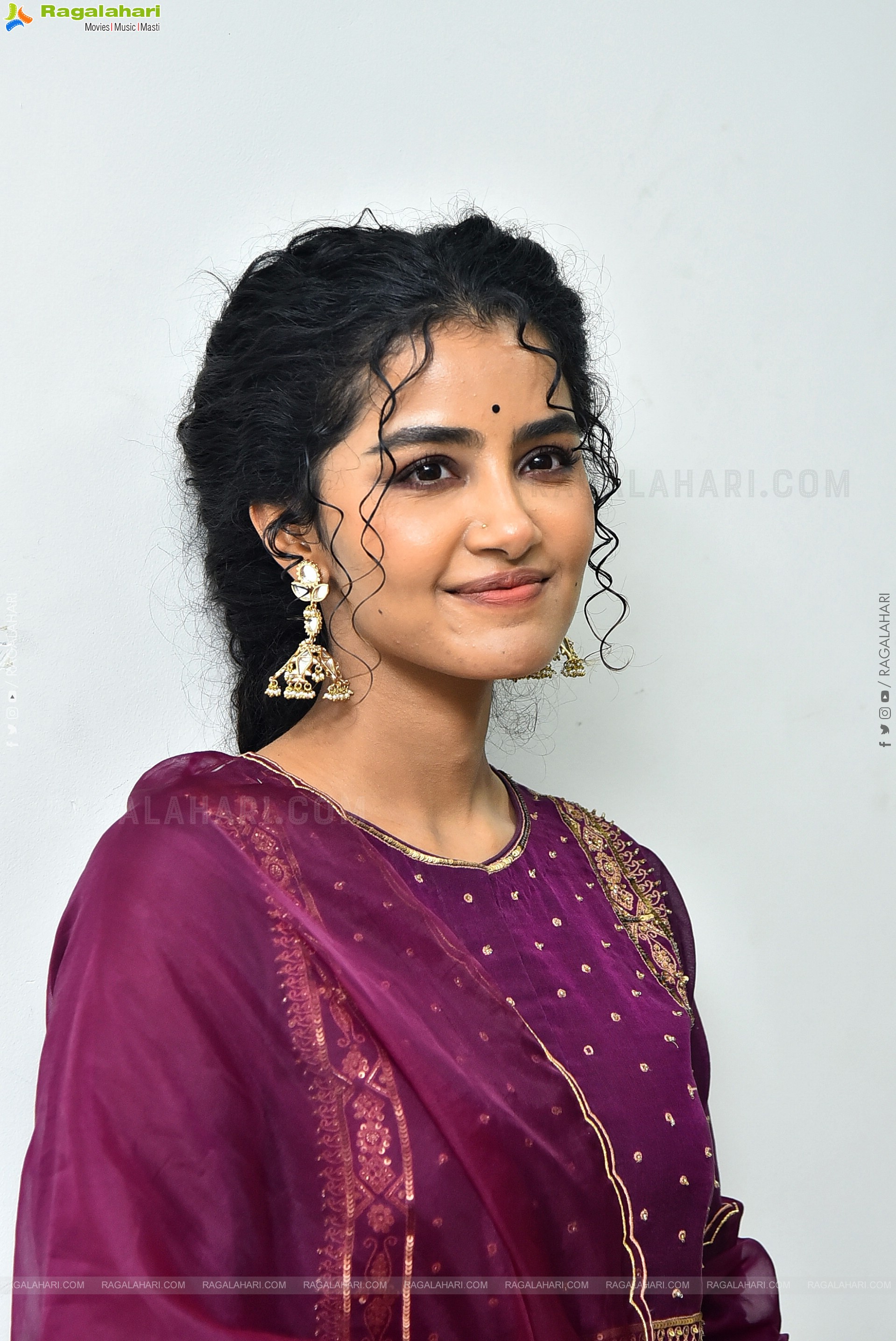 Anupama Parameswaran at Paradha Press Meet, HD Gallery