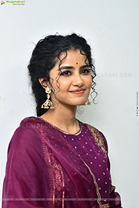 Anupama Parameswaran at Paradha Press Meet, HD Gallery 