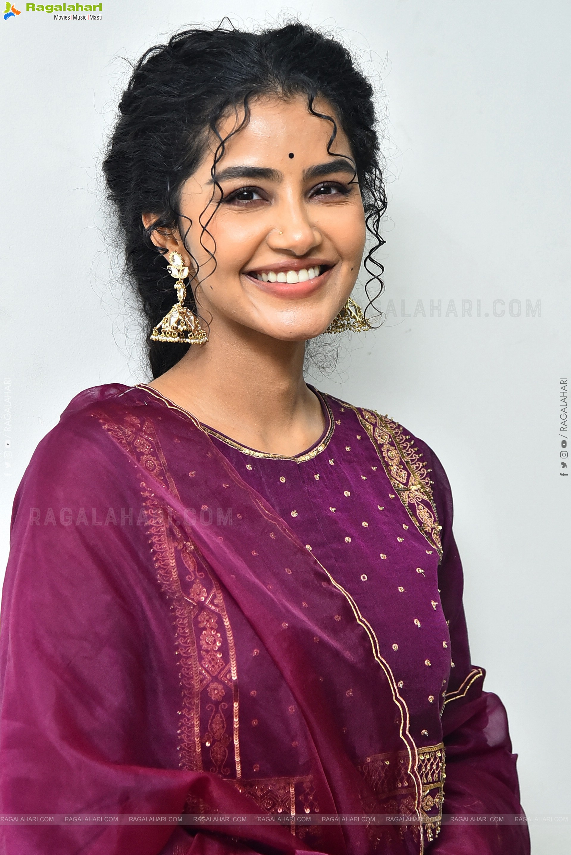 Anupama Parameswaran at Paradha Press Meet, HD Gallery