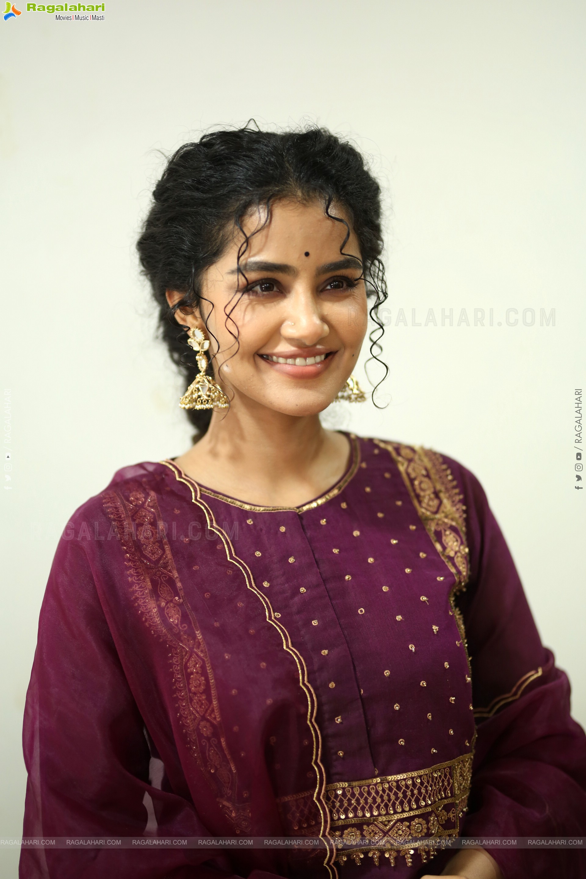 Anupama Parameswaran at Paradha Press Meet, HD Gallery