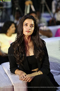Bhagyashri Borse at Kingdom Press Meet, HD Gallery 