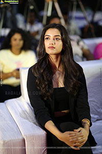 Bhagyashri Borse at Kingdom Press Meet, HD Gallery 
