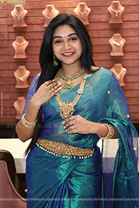 Bramarambika poses with Jewellery, HD Gallery