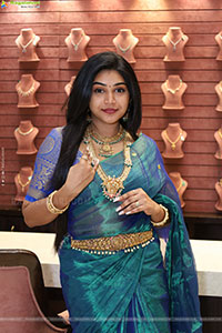 Bramarambika poses with Jewellery, HD Gallery