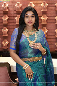 Bramarambika poses with Jewellery, HD Gallery