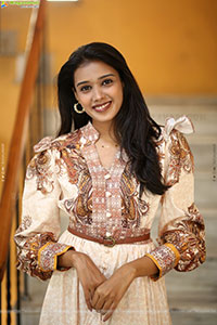 Deepthi at Mr. Reddy Pre Release Event, HD Gallery