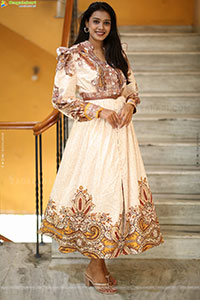 Deepthi at Mr. Reddy Pre Release Event, HD Gallery