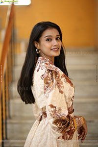 Deepthi at Mr. Reddy Pre Release Event, HD Gallery