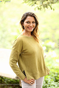 Director Praveena at Kothapallilo Okappudu Movie Interview