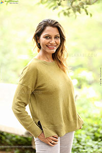 Director Praveena at Kothapallilo Okappudu Movie Interview